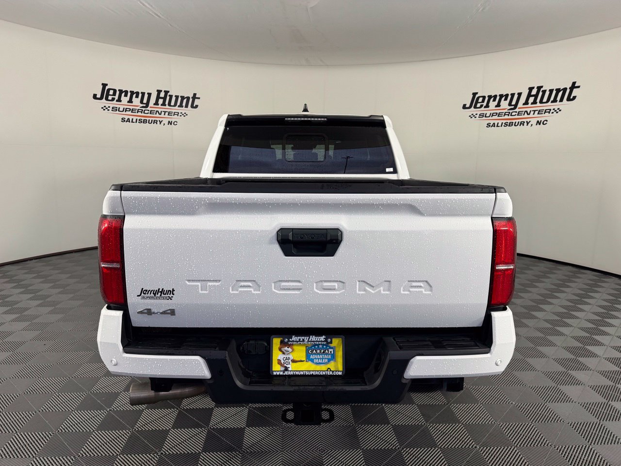 Used 2024 Toyota Tacoma SR5 AWD/4WD image 6