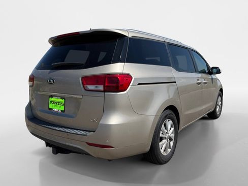 Used 2015 Kia Sedona LX FWD image 3