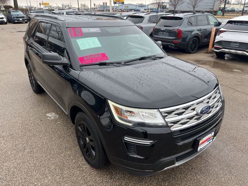 Used 2018 Ford Explorer XLT image 37