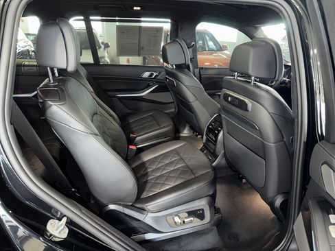 Used 2025 BMW X7 xDrive40i w/ M Sport Package AWD/4WD image 12