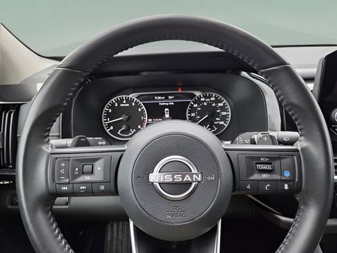 Used 2024 Nissan Pathfinder SV image 29