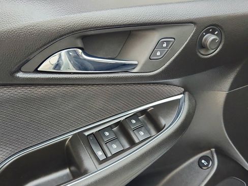 Used 2018 Chevrolet Cruze LT w/ Convenience Package image 21