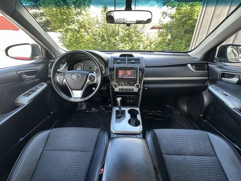 Used 2014 Toyota Camry SE FWD image 5