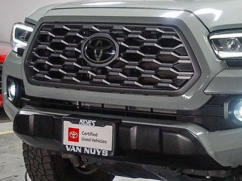 Certified 2022 Toyota Tacoma TRD Off-Road w/ Advanced Technology Package AWD/4WD image 9