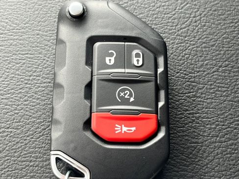 New 2025 Jeep Gladiator Mojave w/ Convenience Group image 20