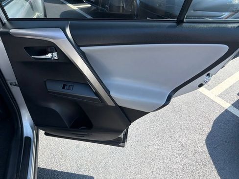 Used 2018 Toyota RAV4 XLE AWD/4WD image 11