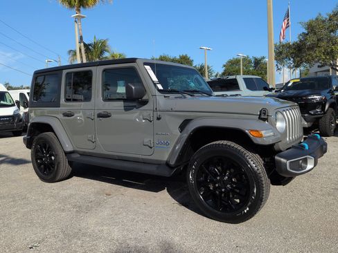 Used 2023 Jeep Wrangler Unlimited Sahara w/ Cold Weather Group AWD/4WD image 2