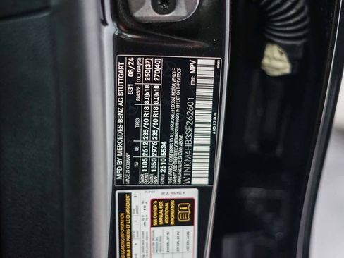 Used 2025 Mercedes-Benz GLC 300 4MATIC image 32