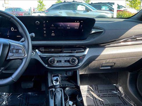Used 2025 Buick Envista Sport Touring w/ Convenience I Package FWD image 18