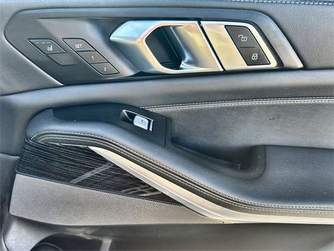 Used 2023 BMW X7 xDrive40i w/ Executive Package image 19