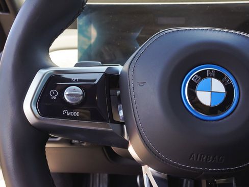 Used 2025 BMW i7 xDrive60 AWD/4WD image 18