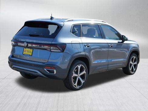 Certified 2025 Volkswagen Taos SEL image 7