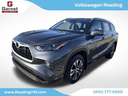 Used 2024 Toyota Highlander XLE image 1