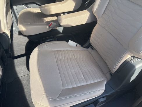 Used 2021 Ford Explorer XLT image 38