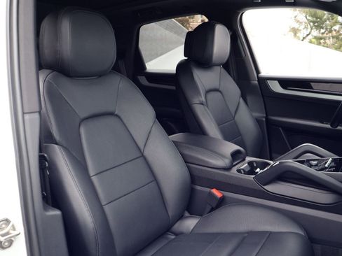 Certified 2024 Porsche Cayenne AWD/4WD image 24