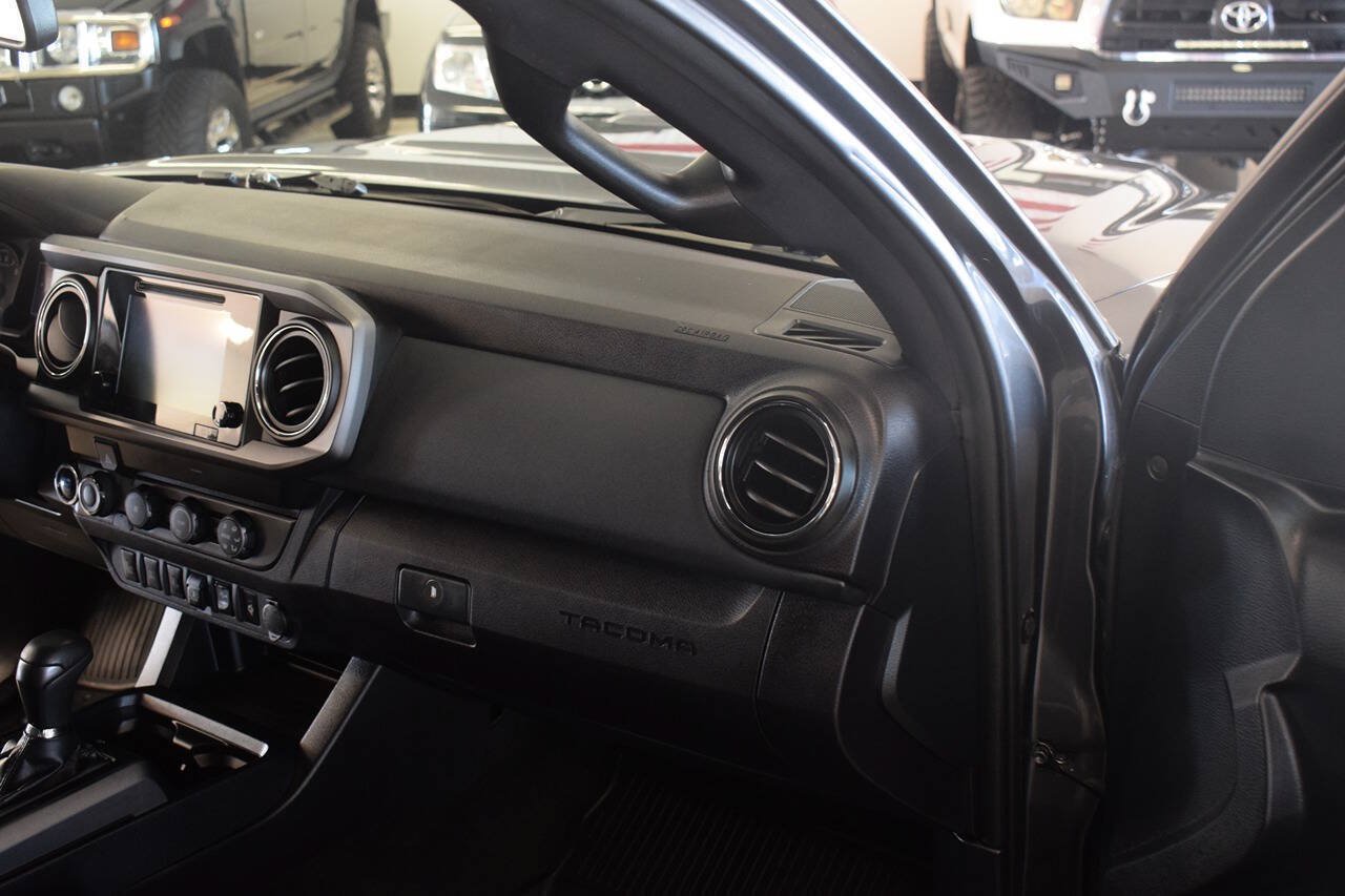 Used 2019 Toyota Tacoma TRD Sport w/ Technology Package AWD/4WD image 25