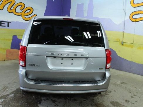 Used 2018 Dodge Grand Caravan SE w/ UConnect Hands-Free Group image 7