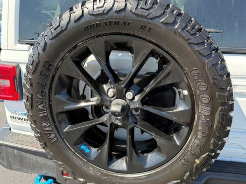 Used 2022 Jeep Wrangler Unlimited Sahara w/ Cold Weather Group AWD/4WD image 30