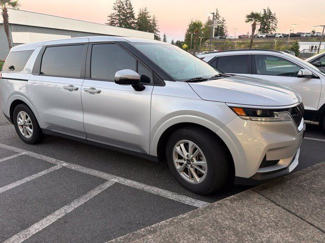 Used 2022 Kia Carnival LX FWD image 5