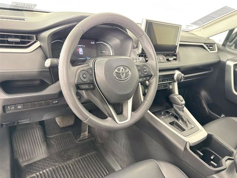 Used 2024 Toyota RAV4 XLE Premium FWD image 4