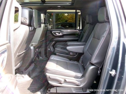 Used 2021 Chevrolet Suburban RST w/ Luxury Package AWD/4WD image 23