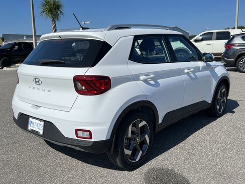 New 2025 Hyundai Venue SEL image 5