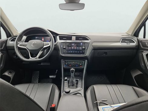 Used 2022 Volkswagen Tiguan SE w/ Panoramic Sunroof Package AWD/4WD image 11