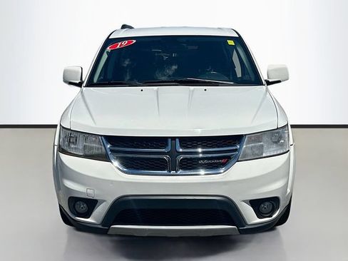Used 2019 Dodge Journey SE FWD image 4