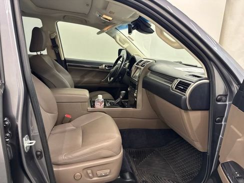 Used 2020 Lexus GX 460 Premium w/ Premium Package AWD/4WD image 16