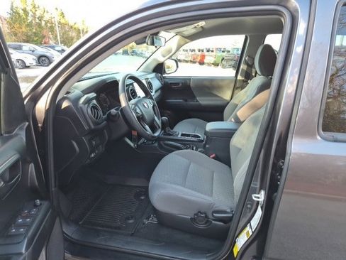 Used 2022 Toyota Tacoma SR image 18