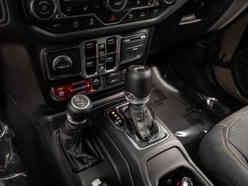 Used 2025 Jeep Wrangler Unlimited Sport AWD/4WD image 26