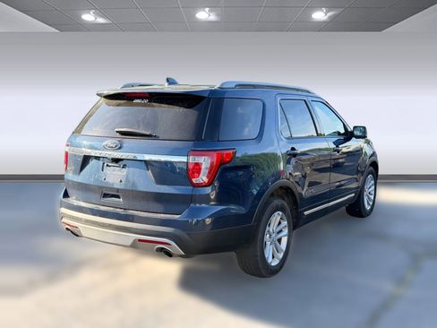 Used 2017 Ford Explorer XLT w/ Equipment Group 201A FWD image 5