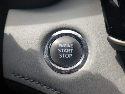Used 2022 Toyota Highlander XLE FWD image 22