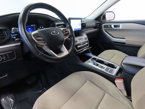 Used 2023 Ford Explorer XLT RWD image 13