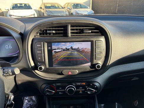 Used 2025 Kia Soul LX w/ LX Technology Package image 17