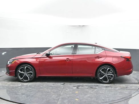 Used 2024 Nissan Altima 2.5 SR w/ SR Premium Package image 8