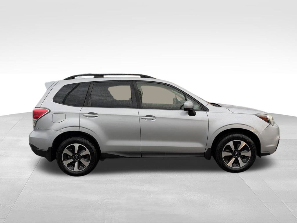 Used 2017 Subaru Forester 2.5i Premium w/ All-Weather Package AWD/4WD image 6