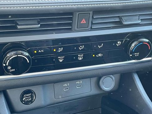 Used 2025 Nissan Rogue S image 25