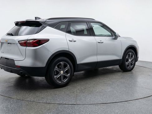 Used 2025 Chevrolet Blazer LT FWD image 9