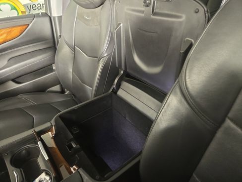 Used 2017 Cadillac Escalade ESV Luxury image 33