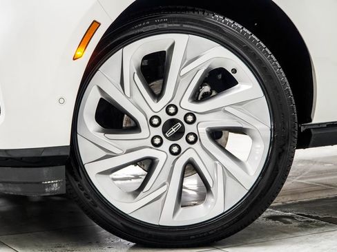 Used 2025 Lincoln Navigator Reserve image 6