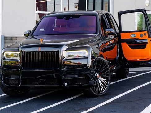 Used 2023 Rolls-Royce Cullinan AWD/4WD image 2