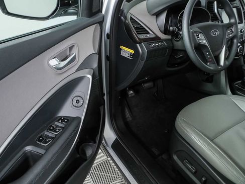 Used 2019 Hyundai Santa Fe XL SE FWD image 7