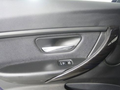 Used 2017 BMW 320i Sedan image 12