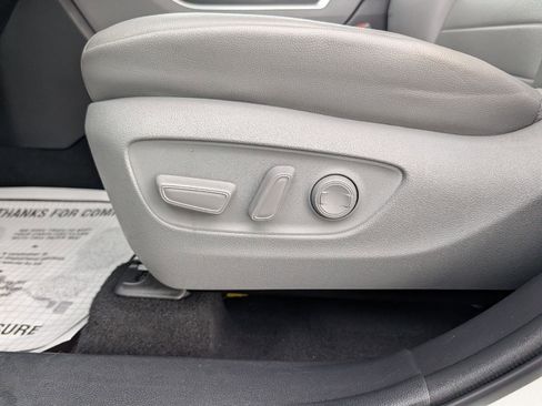 Used 2021 Toyota Highlander XLE image 10