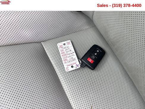 Used 2017 Toyota Highlander Limited Platinum AWD/4WD image 25