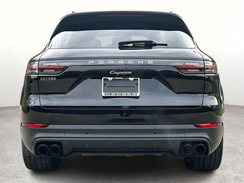 Used 2023 Porsche Cayenne Platinum Edition image 7