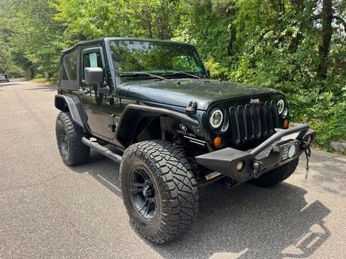 Used 2012 Jeep Wrangler Sport w/ Connectivity Group AWD/4WD image 3