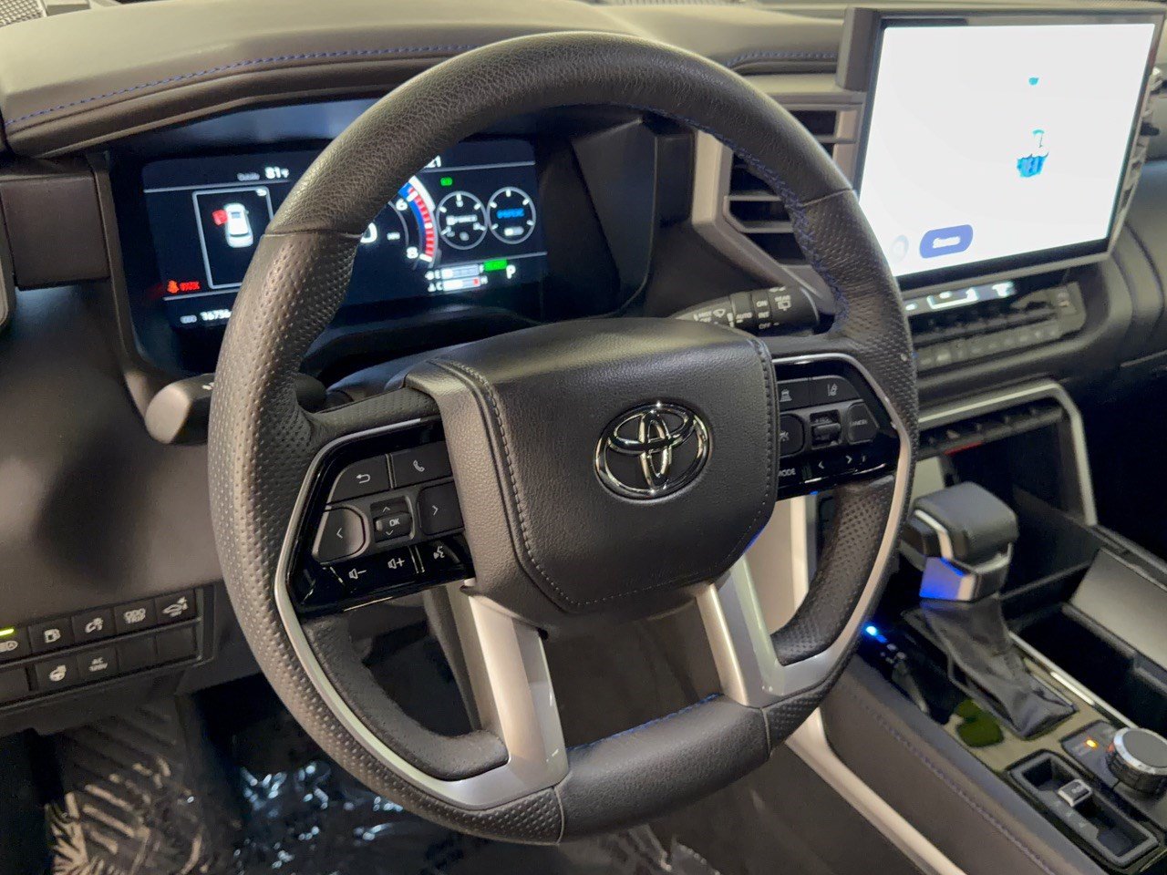 Used 2025 Toyota Sequoia Platinum AWD/4WD image 10