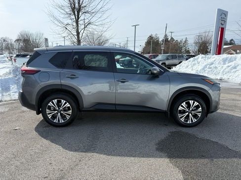 Used 2023 Nissan Rogue SV w/ SV Premium B Package image 4
